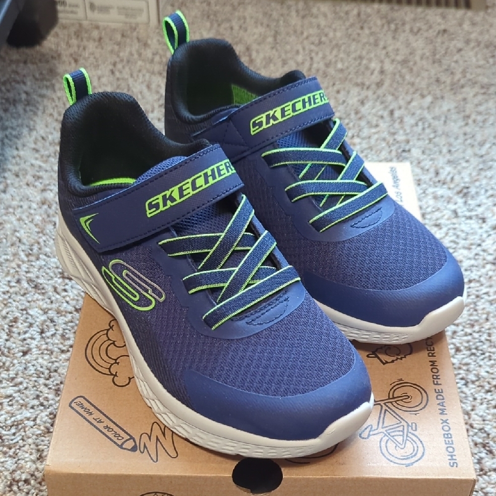 BNIB - Skechers Kids' 3.5 Navy and Green Sneakers